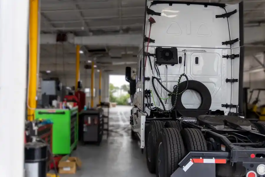 Common Signs Your Truck Trailer Needs Immediate Repair in Jersey City, NJ